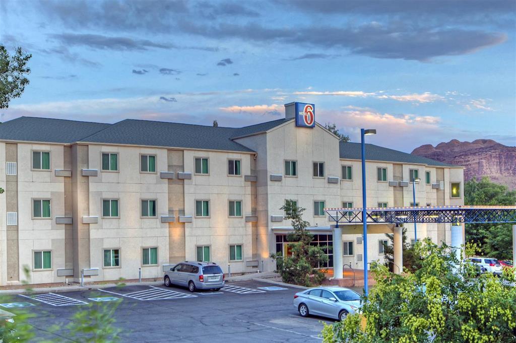 Wolfe'S Moab, Adult Only Hotel Exterior photo