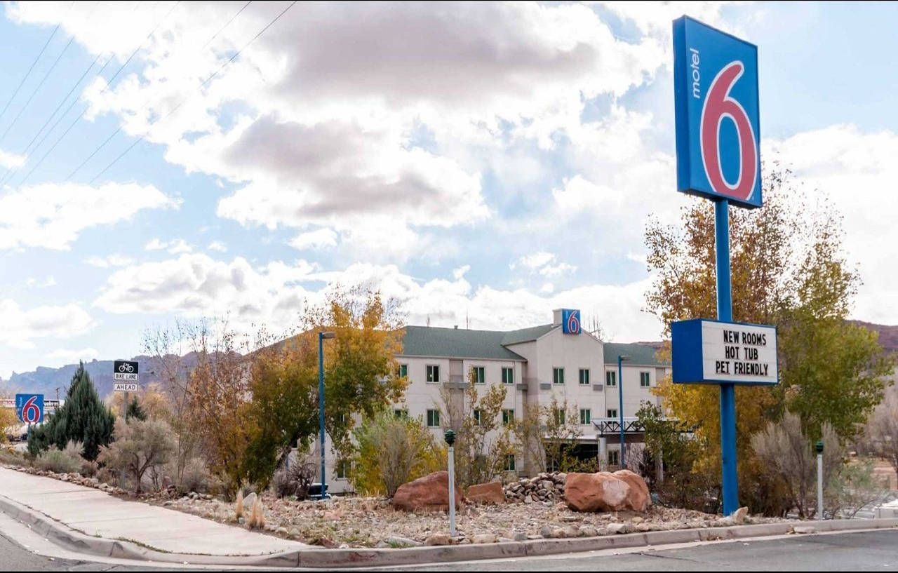 Wolfe'S Hotel Moab Exterior photo